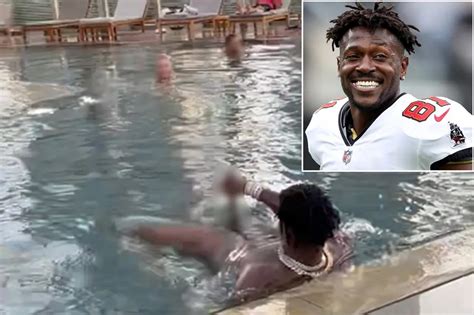 antonio brown pool video twitter|Antonio Brown ‘exposes himself’ in Dubai swimming pool before。